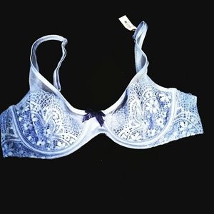 Nwt 34 c Victoria secret bra